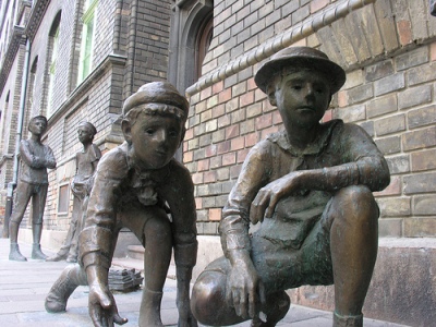 Pál utcai fiúk szobra a Práter utcában.jpg