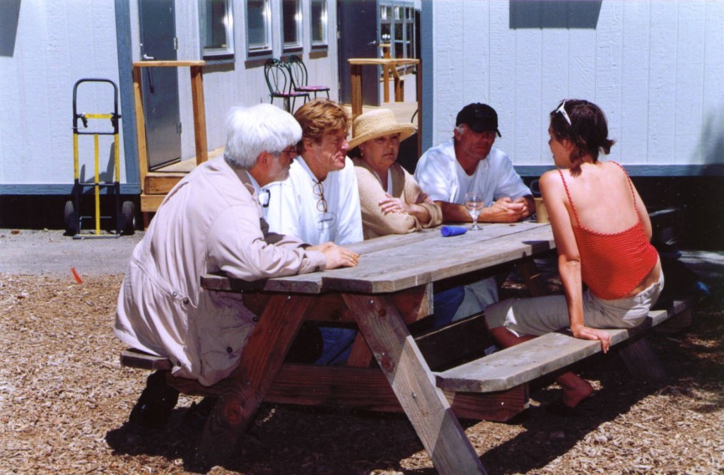 04_Sundance Filmmakers Lab 2002 - Balról jobbra Gazdag Gyula, Robert Redford, Carlyn Glynn, Ed Harris, Maggie Gyllenhaal