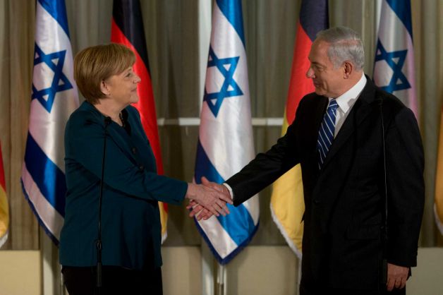 Angela Merkel és Benjamin Netanjahu fotó Sebastian Scheiner AP