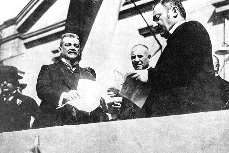 Vázsonyi Vilmos (jobboldalt) Hock Jánossal egy politikai gyűlésen. Magyarország története 1890-1918. I-II. kötet