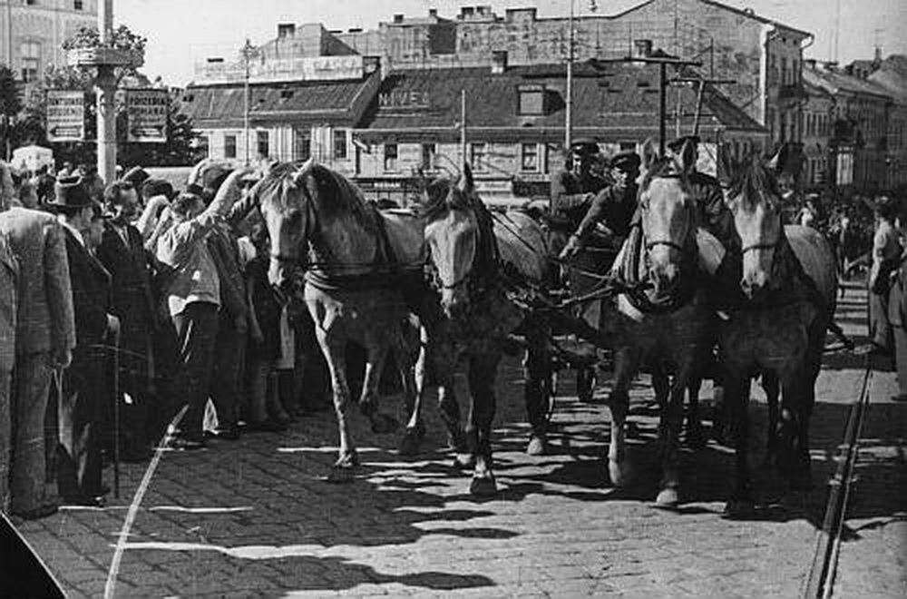 09_1940 szovjet bevonulás Csernovicba