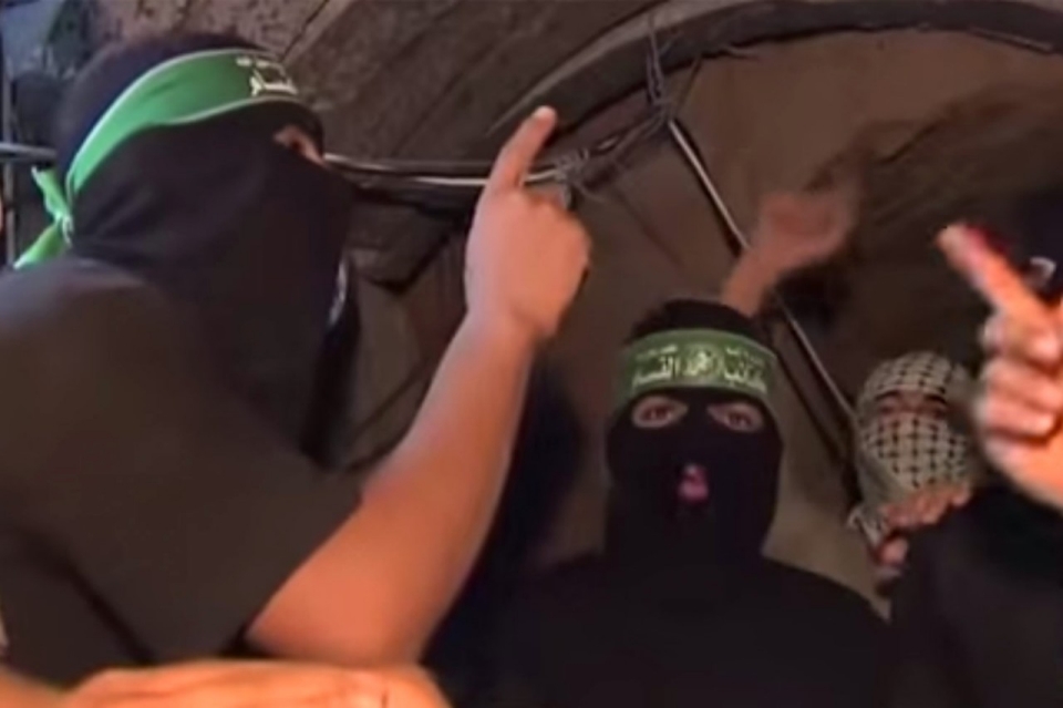 Hamasz harcosok az egyik alagútban
