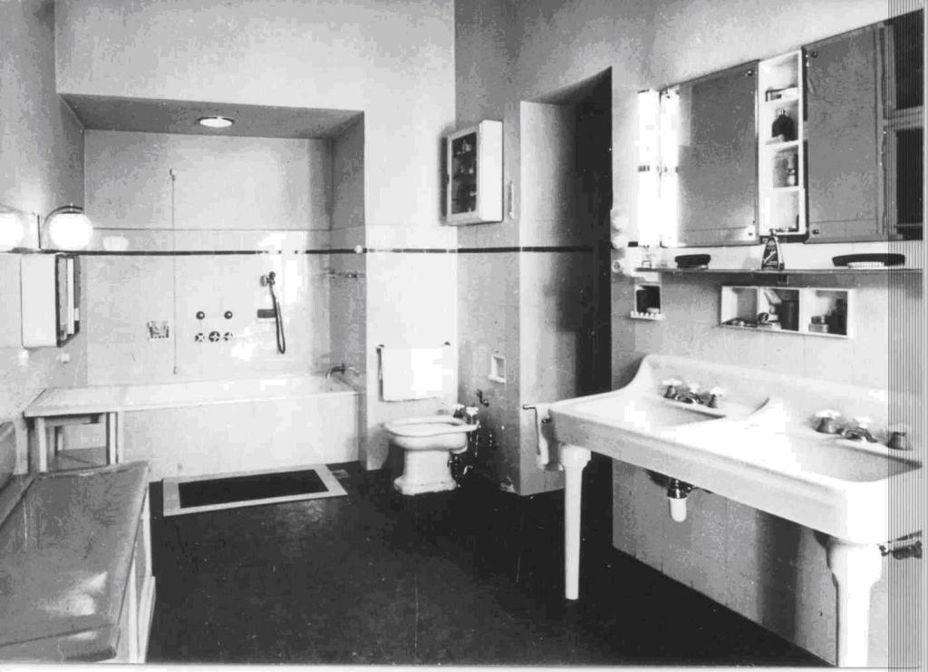 6 - Czingel Polgári lakás fürdőszobája, 1935. (A FSZEK Bp. Gyűjteményének tulajdona.)