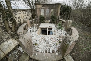 Megrongálták a gyöngyösi zsidó temetõt