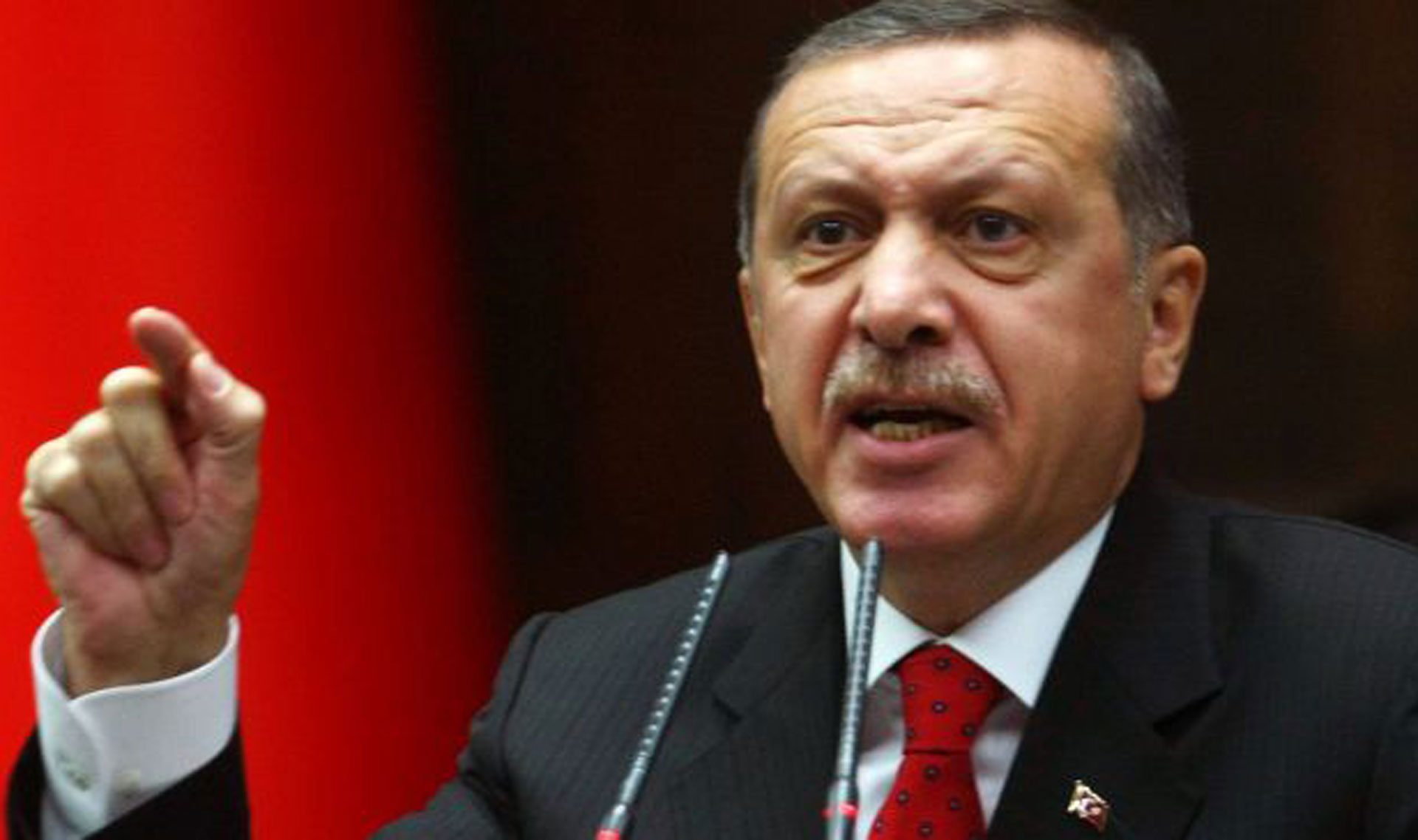 2 - Erdogan miniszterelnök, aki üdvözli a zsidókat és fenyegeti Izraelt