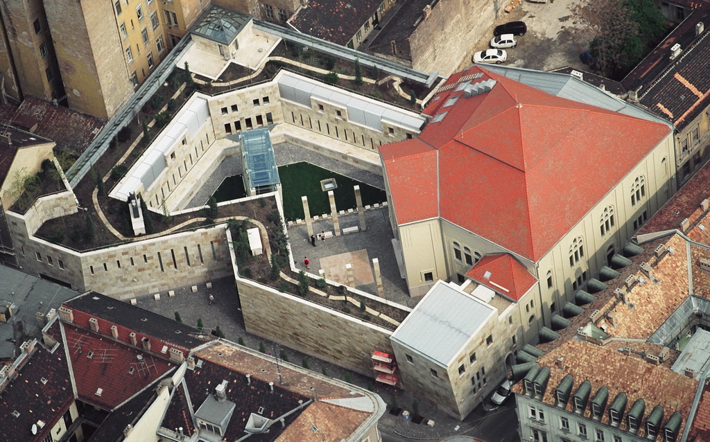 4-az-egykori-pava-utcai-zsinagoga-ma-holokauszt-dokumentacios-kozpont-es-emlekhely