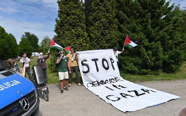„Free, free Palestine!” – ordították Auschwizban (!)