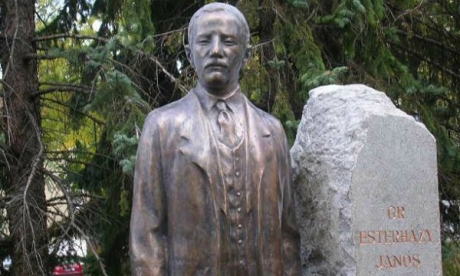 esterhazjanos_szobor.jpg