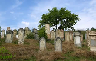Zsidó temető valahol Erdélyben