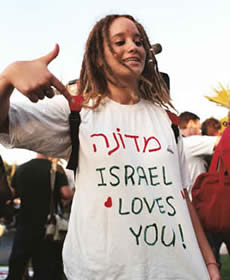 Madonna Izrael szeret teged