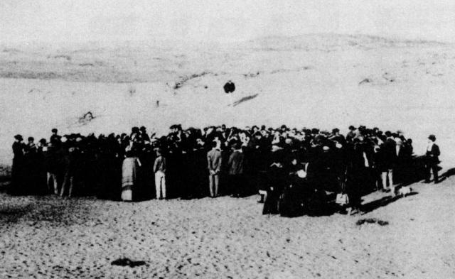tel aviv alapitasa a tengerparton 1909.jpg