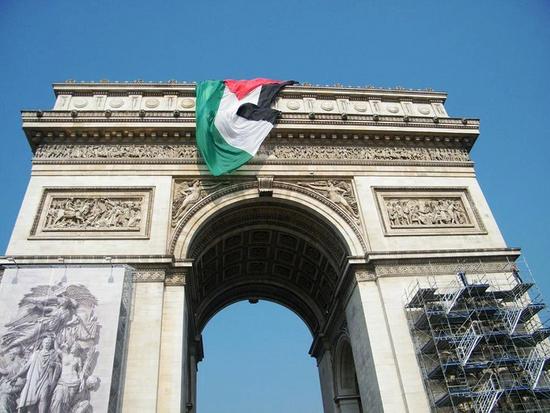palestin flag in paris.jpg