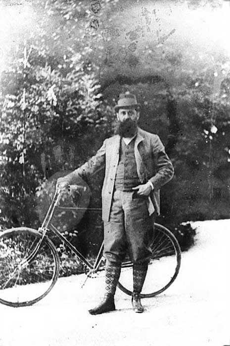 Herzl_Theodor bicycle.jpg