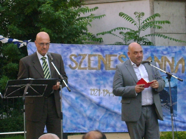 Ilan Mor izraeli nagykövet (balra)