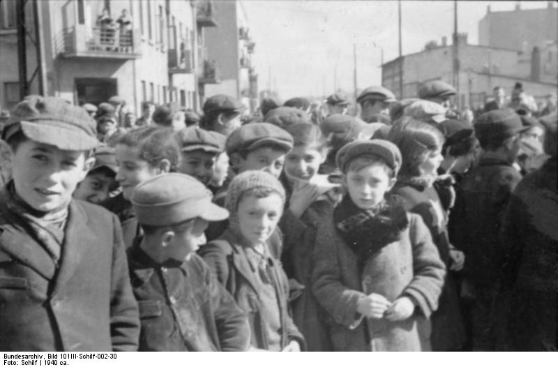 Gyerekek a lódzi gettóban, 1940 (Forrás: Wikipedia)