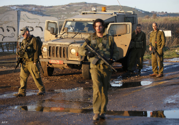 Izraeli katonák a Golán-fennsík izraeli oldalán a támadás után, január 18-án fotó Jalaa Marey AFP