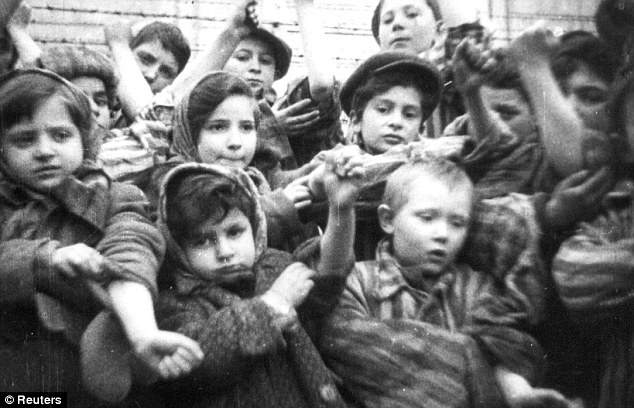 Auschwitz - gyerekek tetoválva