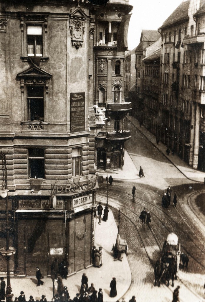 Síp utca - Dohány utca kereszteződés a Rákóczi út felől nézve 1919-ben forrás Fortepan 75878v