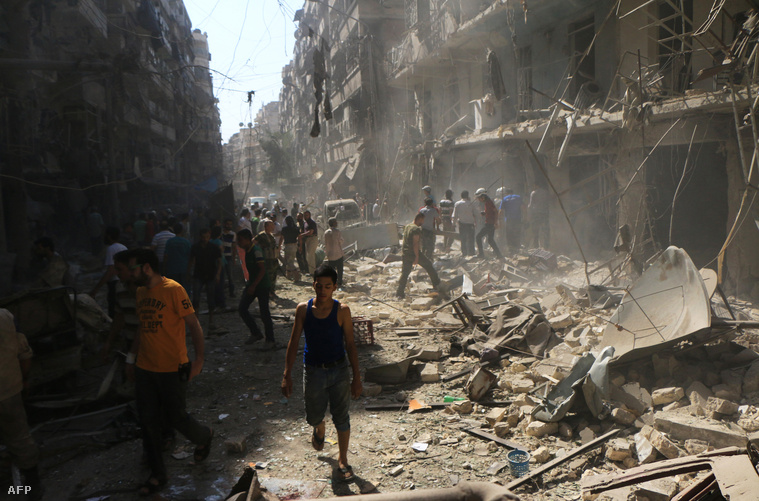 A kormányerők bombázásának nyoma Aleppó egyik elővárosában (szeptember 17.) fotó Fadi Al-Halabi AFP