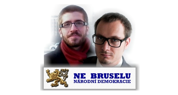  A két politikus egy Európa-ellenes plakáton