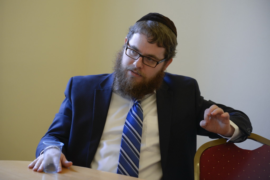 Köves Slomó: A tradíciókövető zsidóság szerint “minden esélyt meg kell teremteni a mindenkori hatalommal való együttműködésre” | Szombat Online