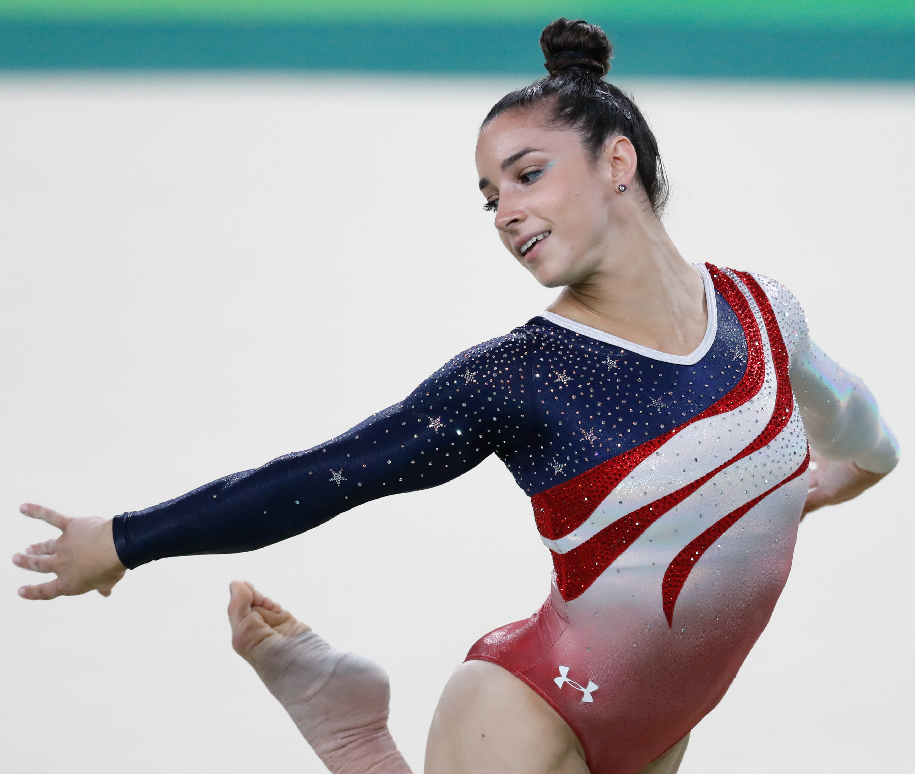 Rio de Janeiro - Aly Raisman, ginasta dos Estados Unidos, durante final em que levou medalha de ouro na disputa por equipes feminina nos Jogos Olímpicos Rio 2016. (Fernando Frazão/Agência Brasil)