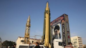 Irán új, Izraelt elérő ballisztikus rakétát mutatott be
