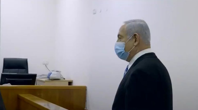 Netanjahu és a vádalku lehetősége: Mandelblit nem enged a hét év közszolgálattól való eltiltásból