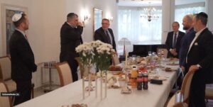 Egy asztalnál ünnepelt az izraeli nagykövet a zsidó közösségek elnökeivel