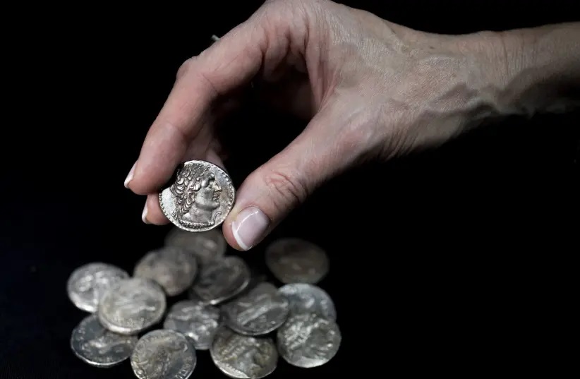 Ανακαλύφθηκαν στο Ισραήλ νομίσματα 2.200 ετών από την εξέγερση των Μακαβαίων