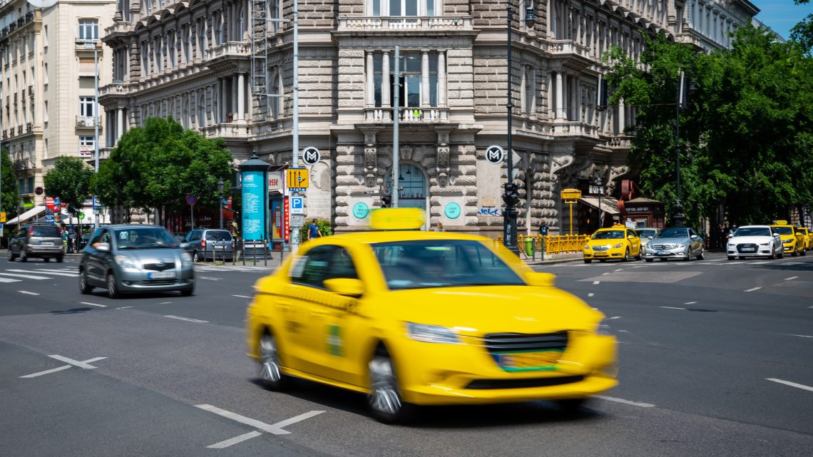 Izraeli utasokat parancsolt ki a Bolt-taxis | Szombat Online