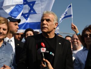 Izrael: a leköszönő miniszterelnök tüntetésre buzdít az alakulóban lévő kormány ellen