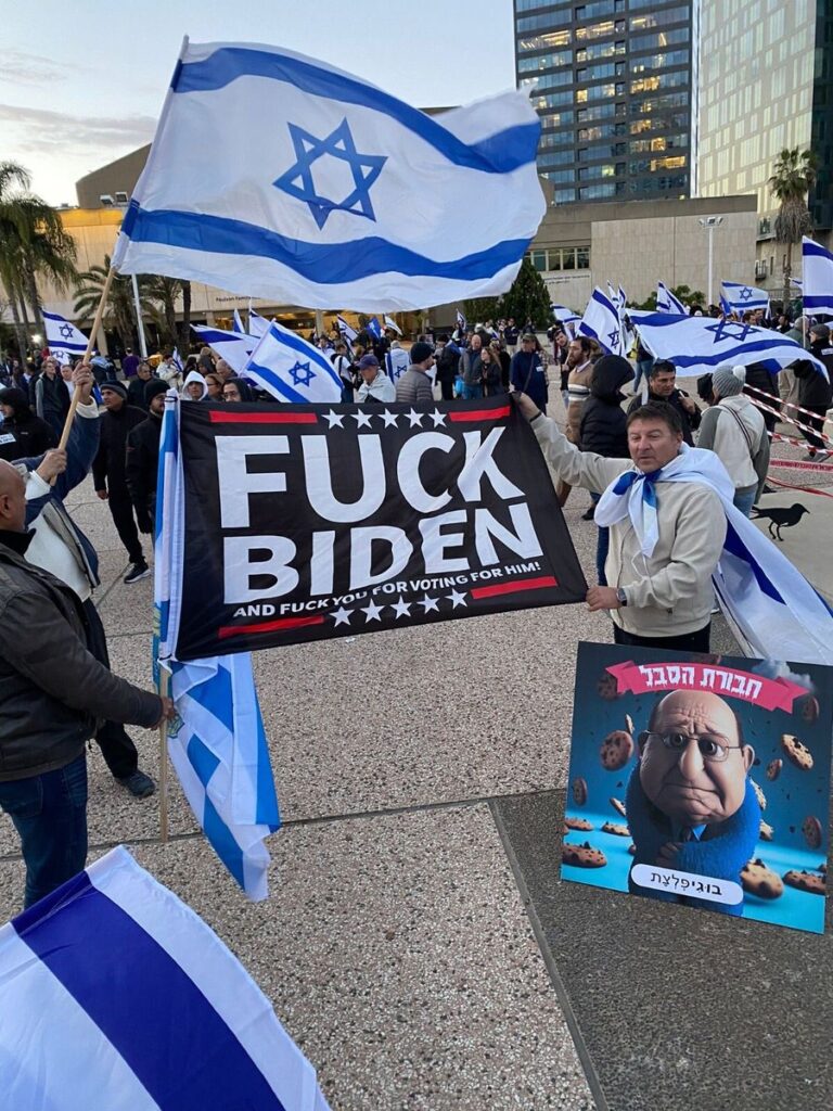 Húszezer fős Netanjahu-párti tüntetés Tel Avivban