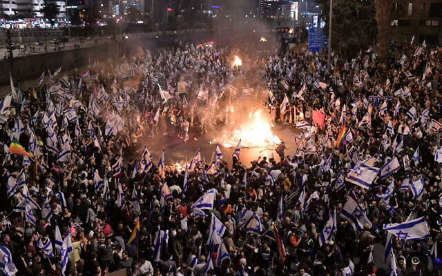 Százezrek tüntettek Izraelben a Netanjahu-féle igazságügyi reformok ellen