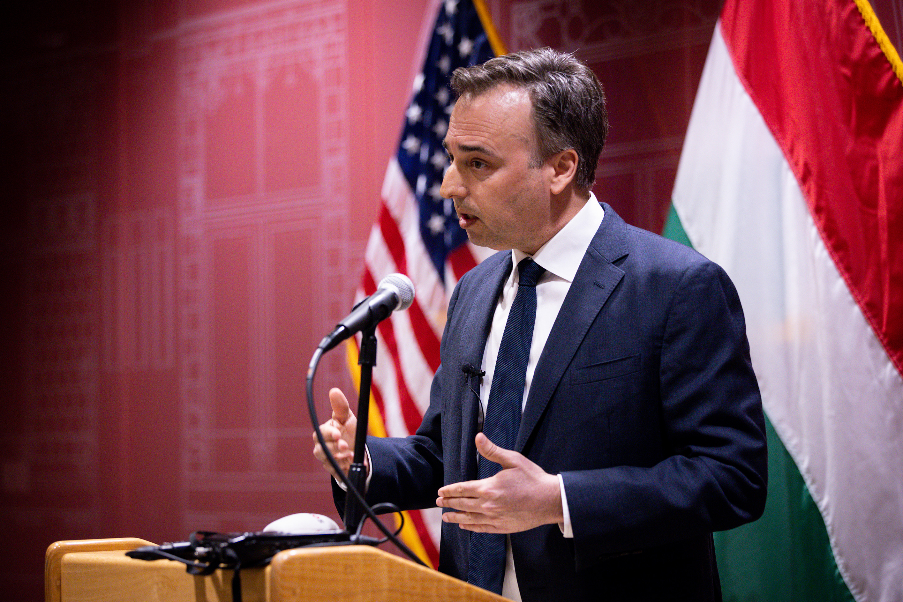 Az amerikai nagykövet is hozzászólt Lázár János Horty Miklóst éltető kijelentéseihez | Szombat Online