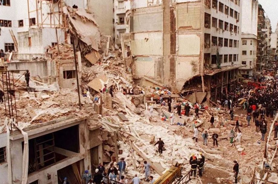 Egy argentin bíró elfogatóparancsot adott ki az 1994-es terrortámadás Hezbollah-elkövetői ellen | Szombat Online