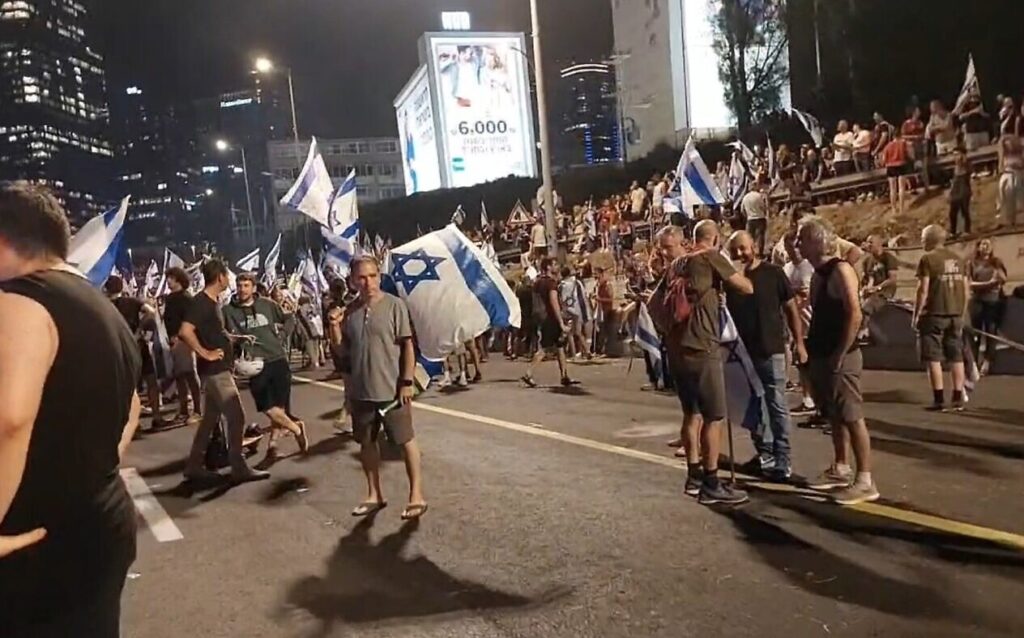 Nem akart tüntetőket veretni, inkább lemondott Tel-Aviv rendőrparancsnoka | Szombat Online
