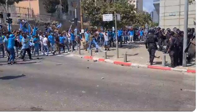 30 rendőr sérült meg Tel Avivban az eritreai tüntetőkkel vívott utcai harcokban | Szombat Online