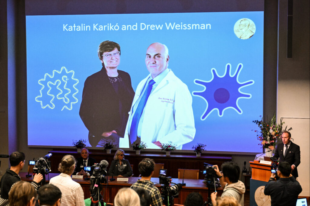 Karikó Katalin kutatótársával, Drew Weissmannel Nobel-díjat kapott