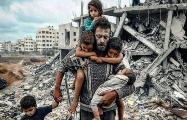 Ha a gyerekeivel menekülő palesztin apának több ujja van a kelleténél… | Szombat Online