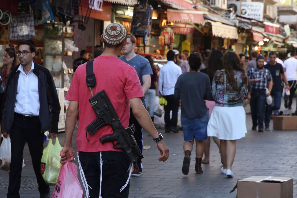 Öt hét alatt negyedmillió ember kért fegyvertartási engedélyt Izraelben