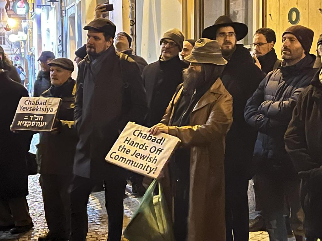 Tüntetés a Kazinczy utcai zsinagógánál | Szombat Online