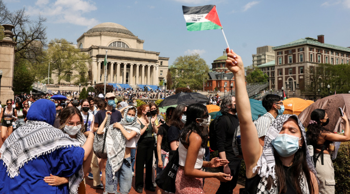 Kés, kalapács, kötél, sisak – ezeket találta a New York-i rendőrség a Columbia Egyetem „Gázai szolidaritási táborában”