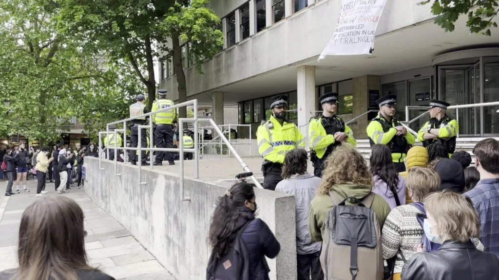 Palesztinpárti aktivisták foglalták el – lezárták az Oxford Egyetem egyik épületét