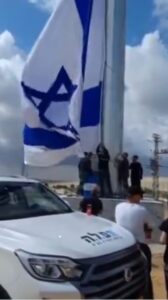 Hatalmas izraeli zászlót tűztek ki Gázával szemben