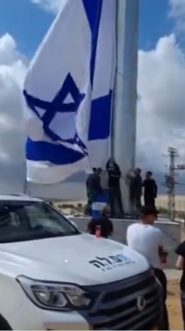 Hatalmas izraeli zászlót tűztek ki Gázával szemben | Szombat Online