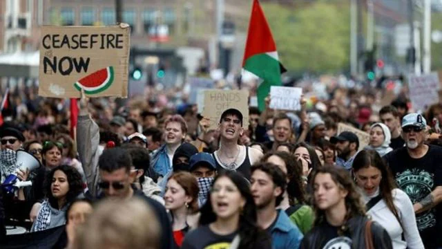Antiszemitizmusba fordultak a palesztinpárti tüntetések Amszterdamban