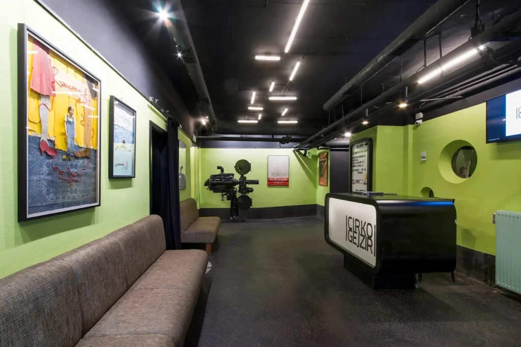 Karácsony és szilveszter idején is nyitva tart a Cirko-Gejzír mozi