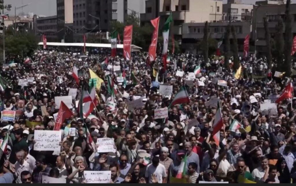 Irán népe felkelt, most tényleg van remény, hogy 47 év után megbukjon a rezsim