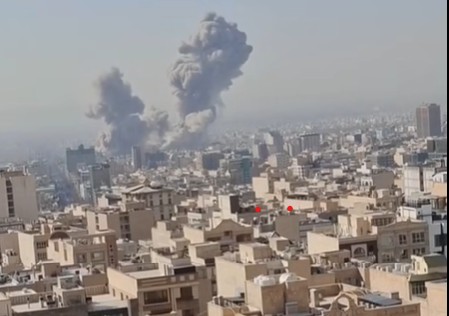 Az amerikai és izraeli hadsereg 30 célpont ellen indított reggel támadást Iránban